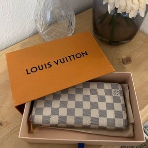 Louis Vuitton Zippy Wallet